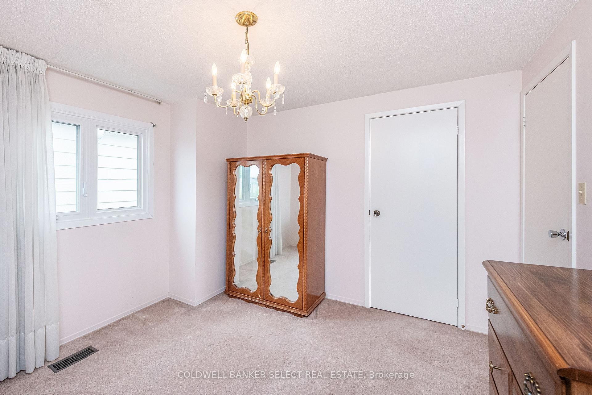 Photo 18 of 43 Morton Way, Brampton, Fletcher's West — HOMEH