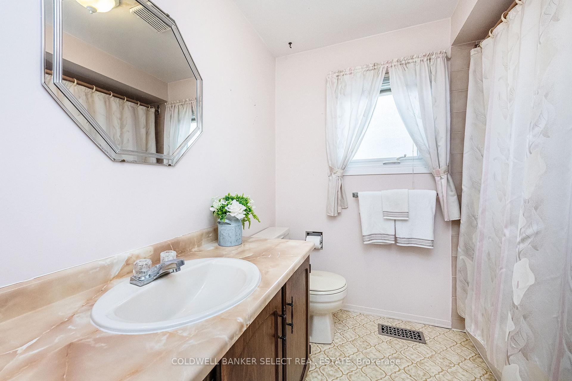 Photo 19 of 43 Morton Way, Brampton, Fletcher's West — HOMEH