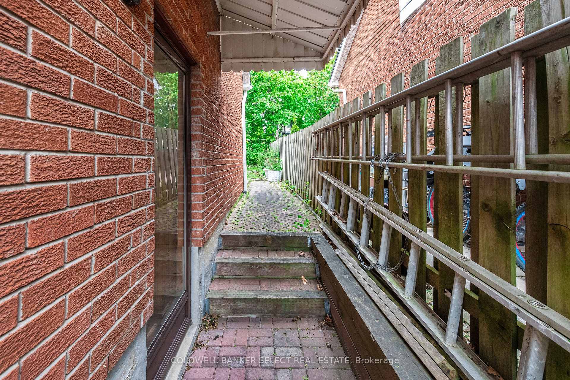 Photo 32 of 43 Morton Way, Brampton, Fletcher's West — HOMEH