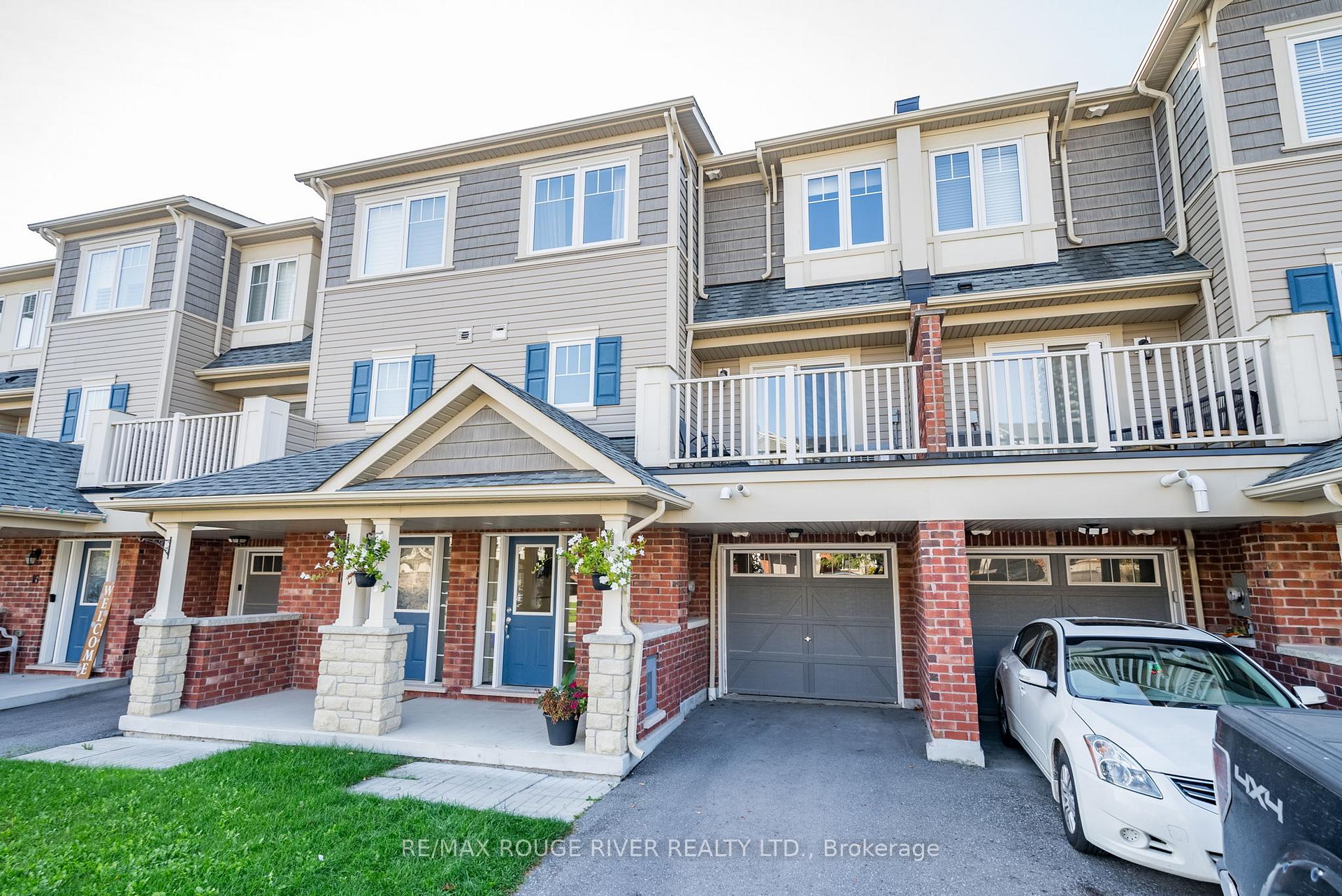 Photo 3 of 20 Nearco Crescent, Oshawa, Windfields — HOMEH