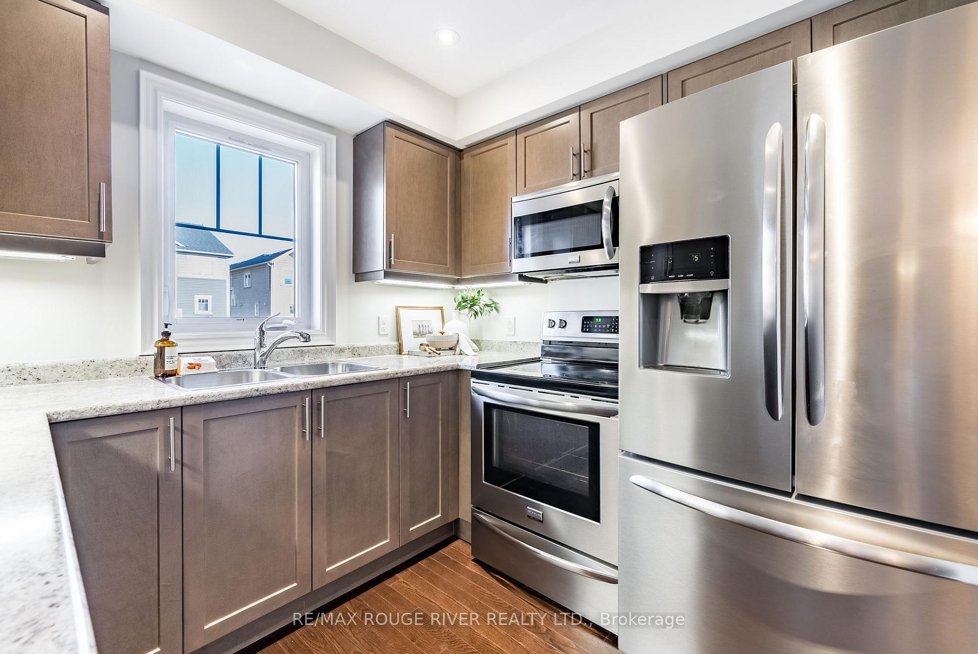 Photo 9 of 20 Nearco Crescent, Oshawa, Windfields — HOMEH