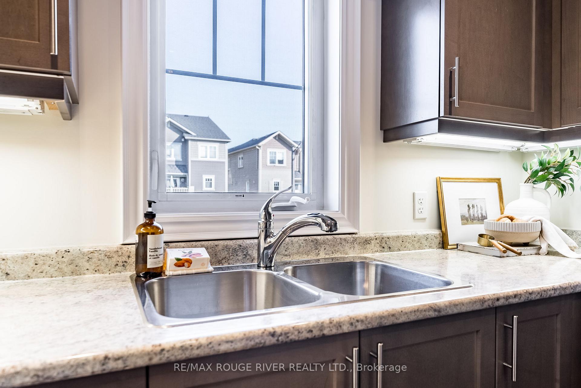 Photo 10 of 20 Nearco Crescent, Oshawa, Windfields — HOMEH