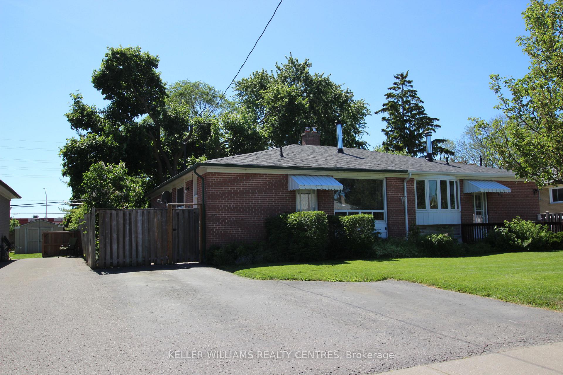 Photo 2 of 224 Axminster Drive, Richmond Hill, Crosby — HOMEH