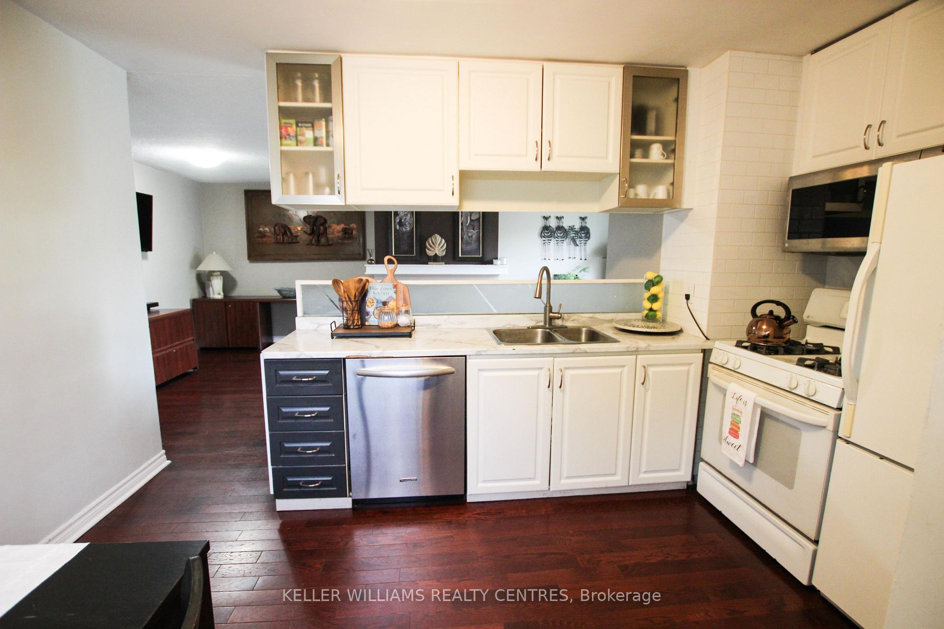 Photo 3 of 224 Axminster Drive, Richmond Hill, Crosby — HOMEH