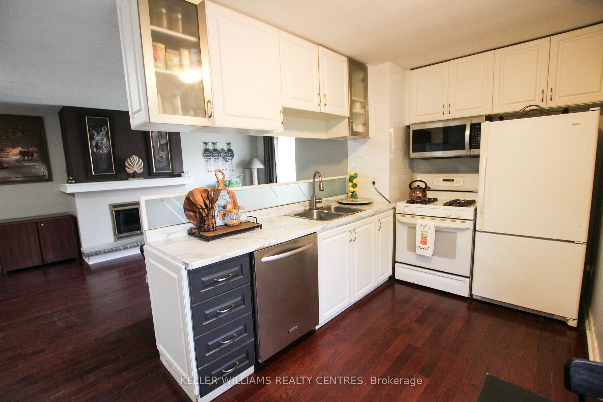 Photo 4 of 224 Axminster Drive, Richmond Hill, Crosby — HOMEH