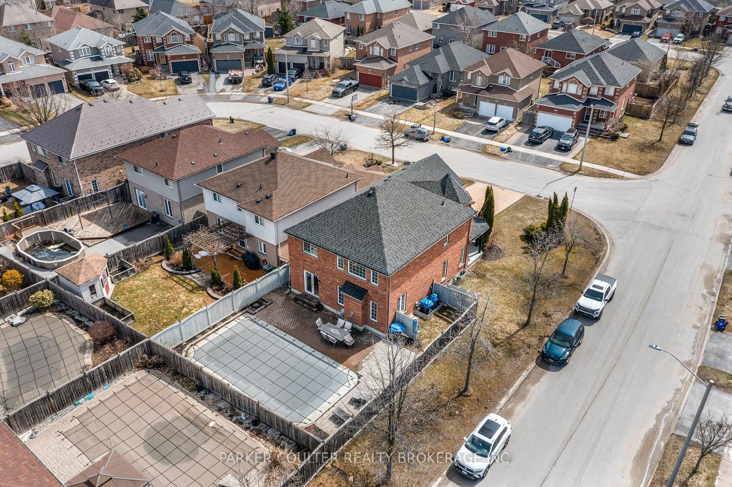 Photo 4 of 77 Balmoral Place, Barrie, Innis-Shore — HOMEH