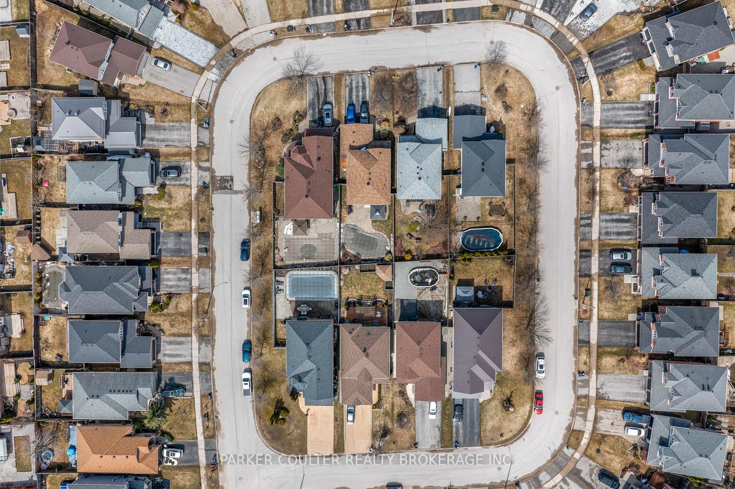 Photo 5 of 77 Balmoral Place, Barrie, Innis-Shore — HOMEH