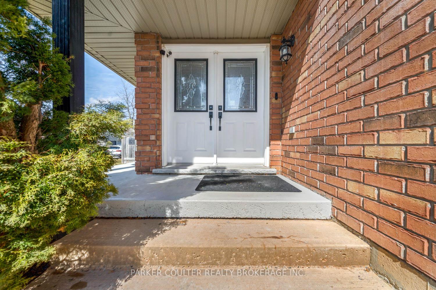 Photo 8 of 77 Balmoral Place, Barrie, Innis-Shore — HOMEH
