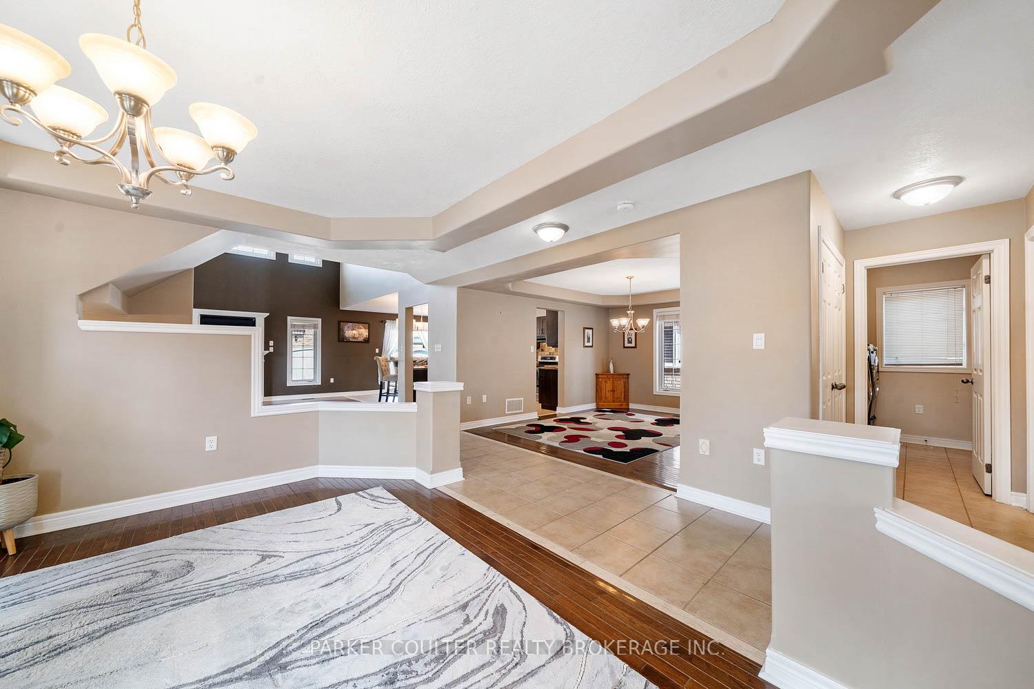 Photo 10 of 77 Balmoral Place, Barrie, Innis-Shore — HOMEH