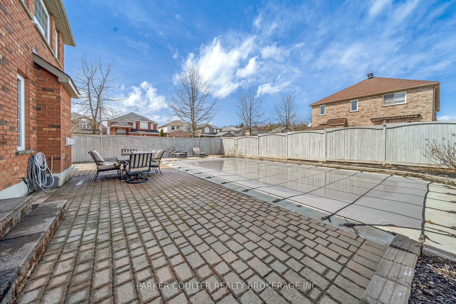 Photo 18 of 77 Balmoral Place, Barrie, Innis-Shore — HOMEH