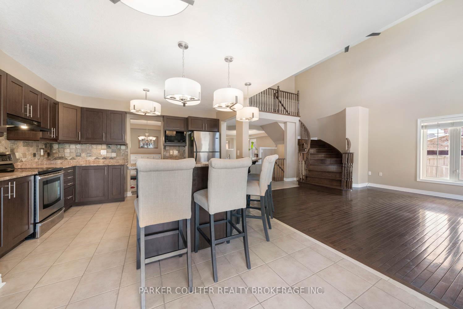 Photo 20 of 77 Balmoral Place, Barrie, Innis-Shore — HOMEH