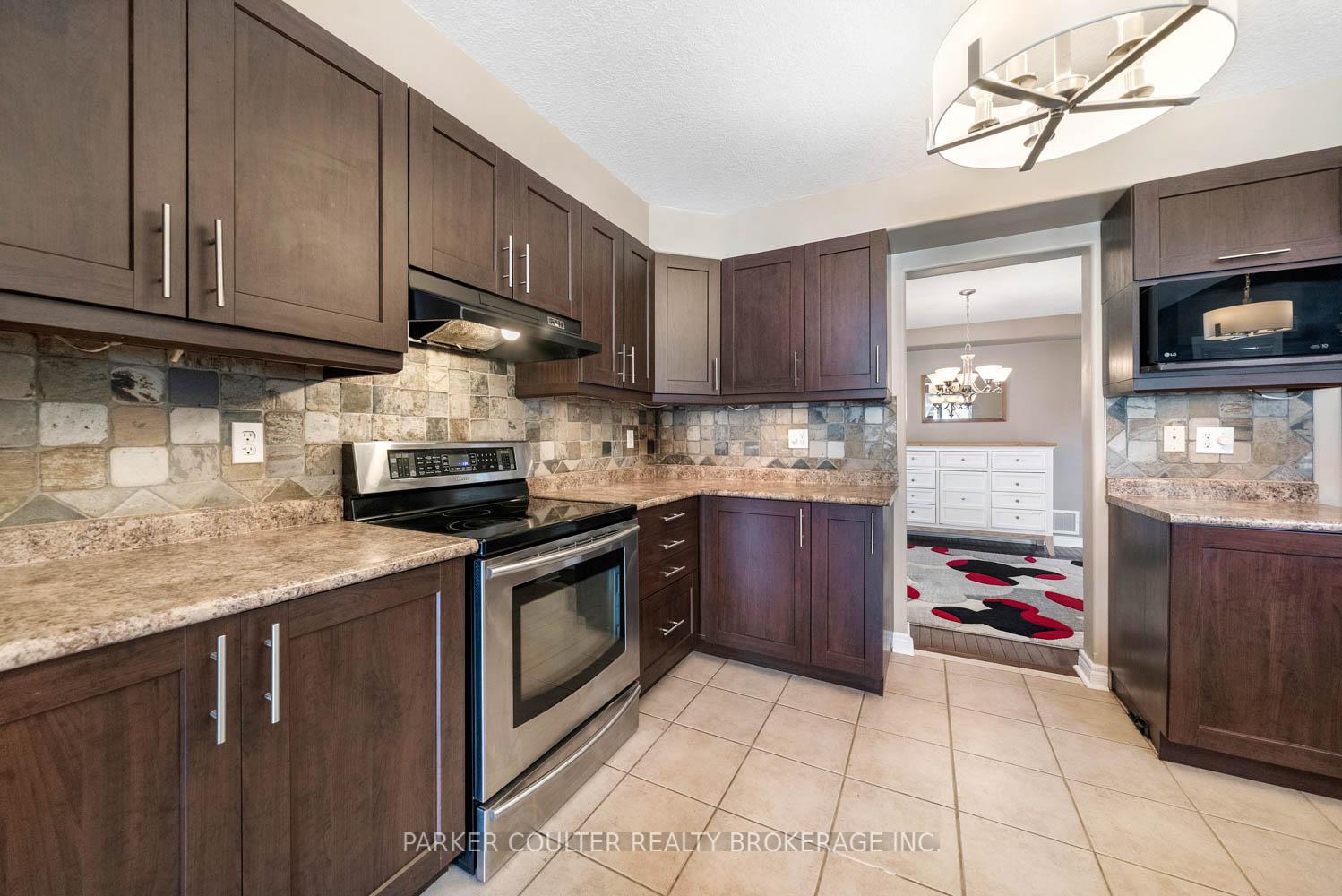 Photo 21 of 77 Balmoral Place, Barrie, Innis-Shore — HOMEH