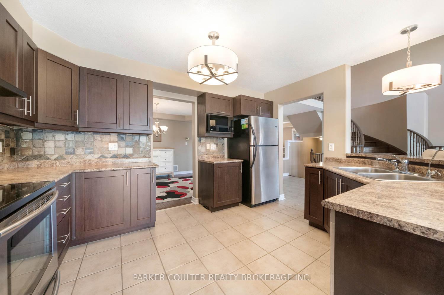 Photo 22 of 77 Balmoral Place, Barrie, Innis-Shore — HOMEH