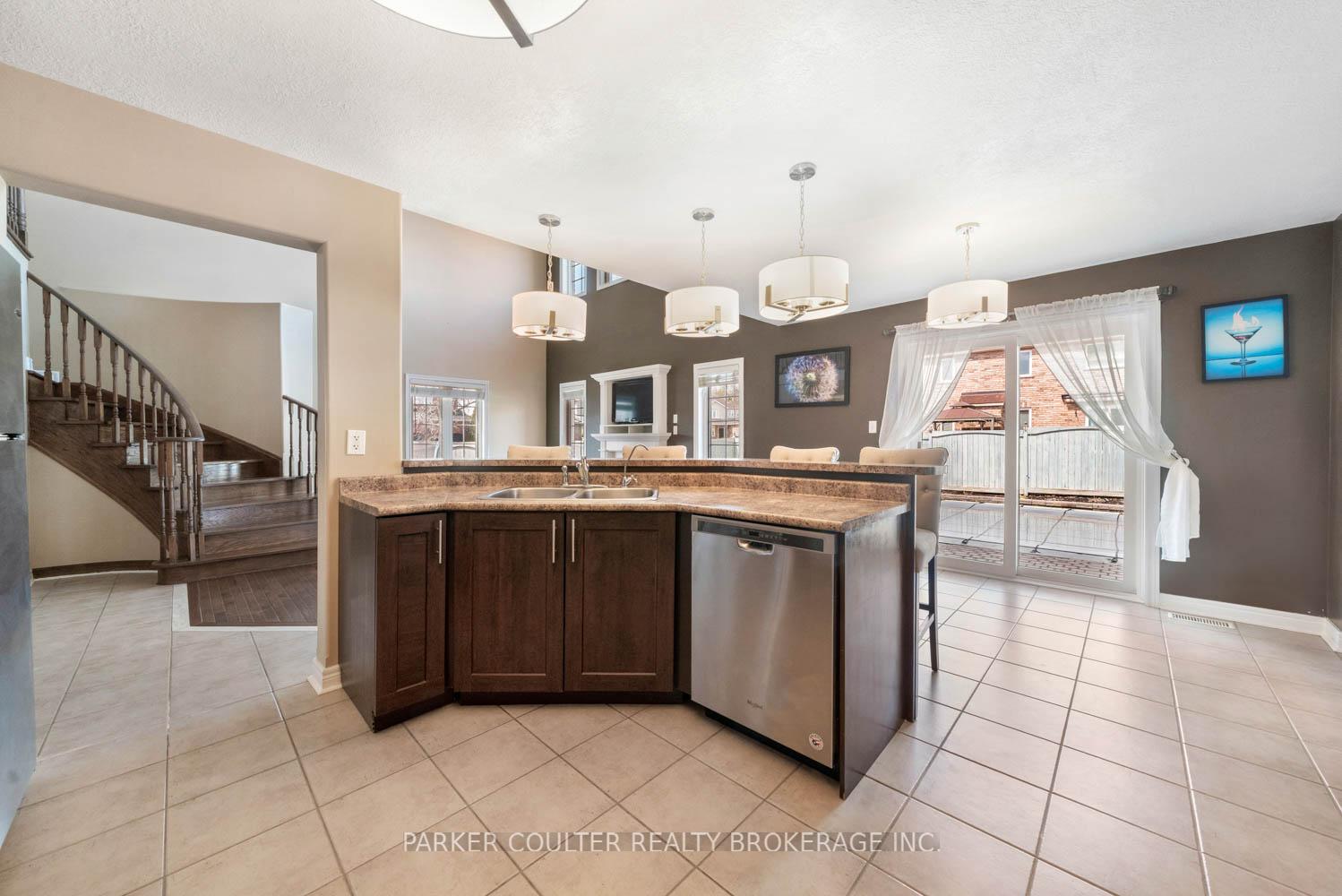 Photo 23 of 77 Balmoral Place, Barrie, Innis-Shore — HOMEH