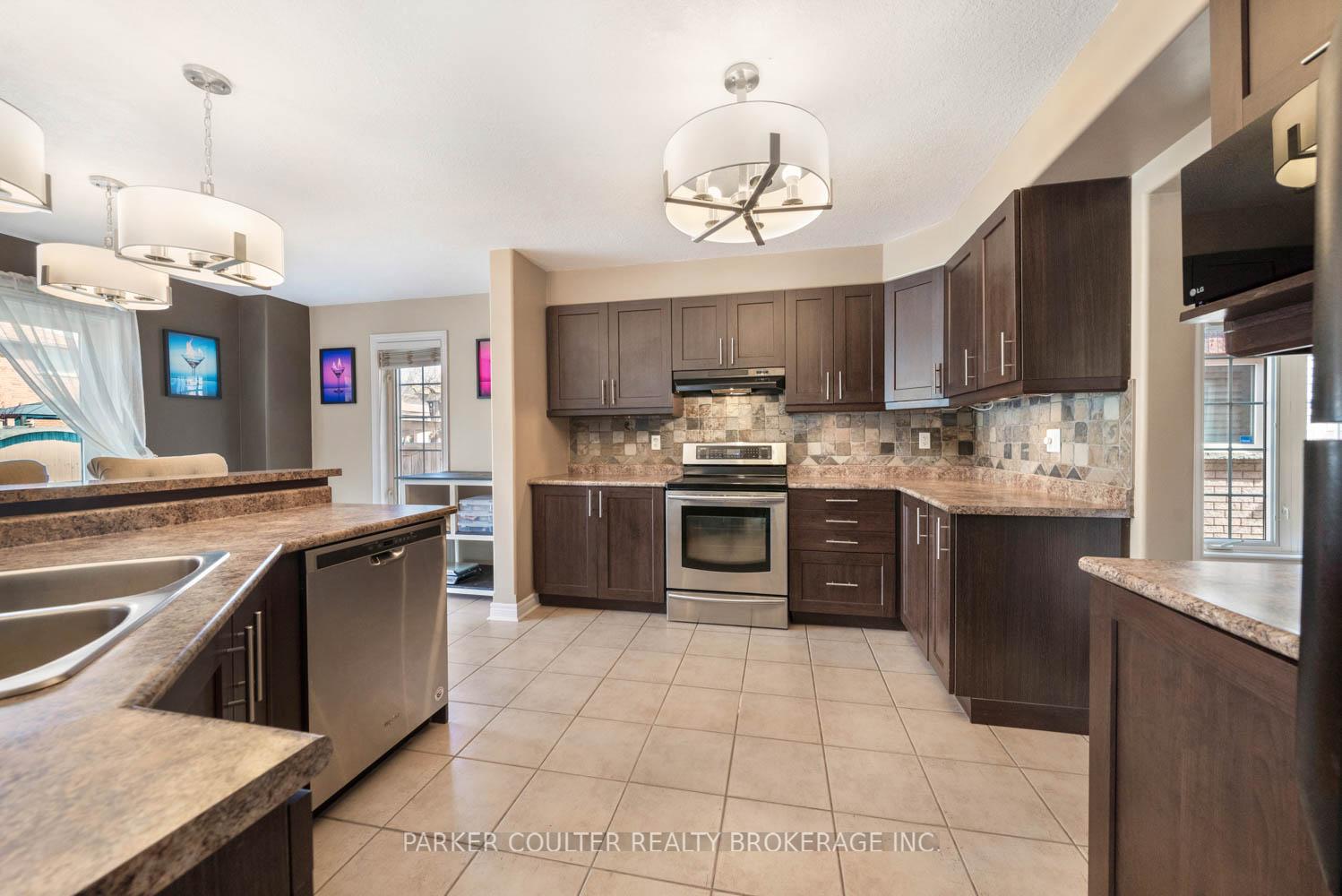 Photo 24 of 77 Balmoral Place, Barrie, Innis-Shore — HOMEH