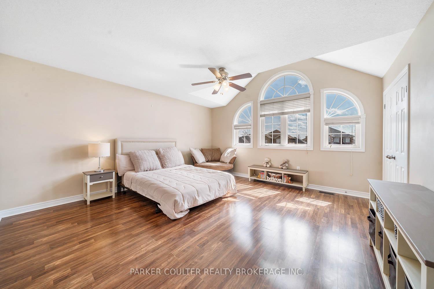 Photo 35 of 77 Balmoral Place, Barrie, Innis-Shore — HOMEH