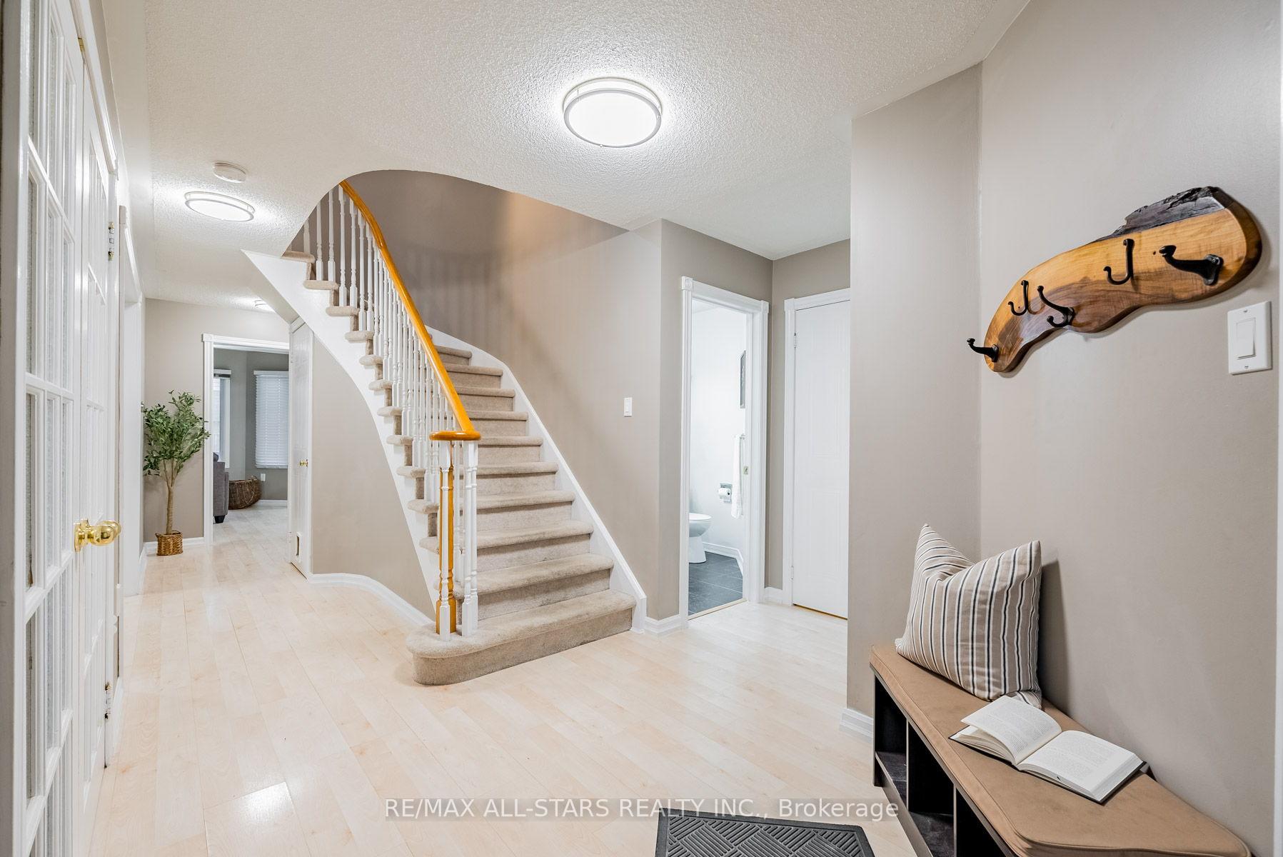Photo 5 of 1134 Beaver Valley Crescent, Oshawa, Northglen — HOMEH