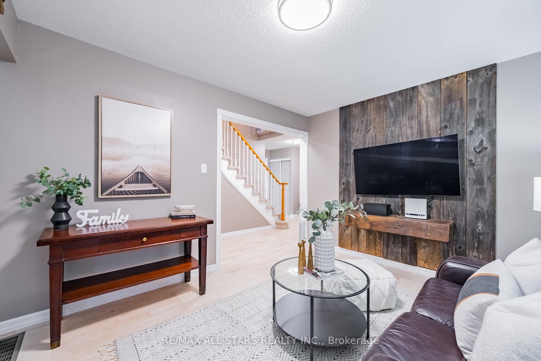 Photo 11 of 1134 Beaver Valley Crescent, Oshawa, Northglen — HOMEH