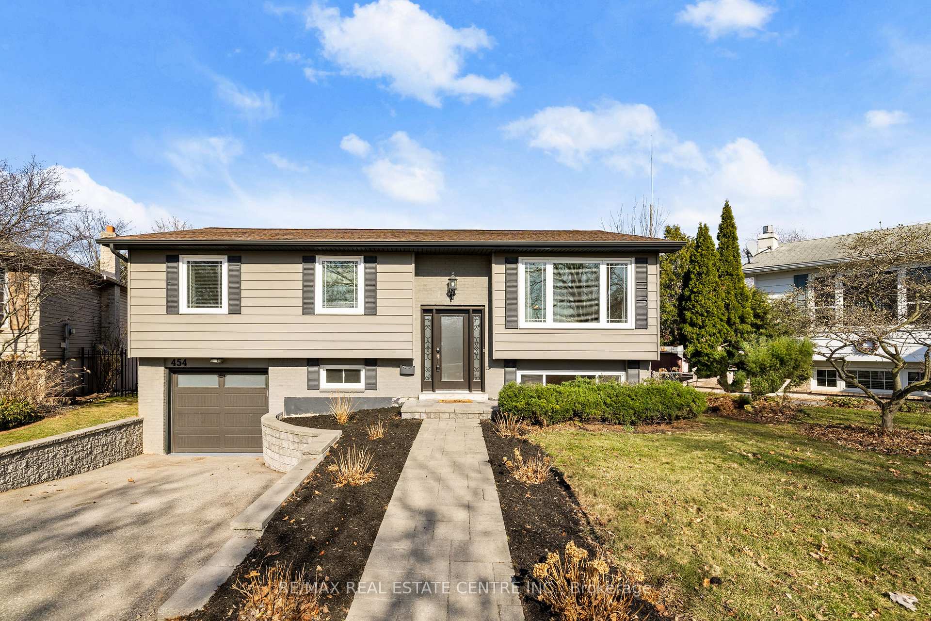 Photo 3 of 454 Sparling Crescent, Burlington, Shoreacres — HOMEH