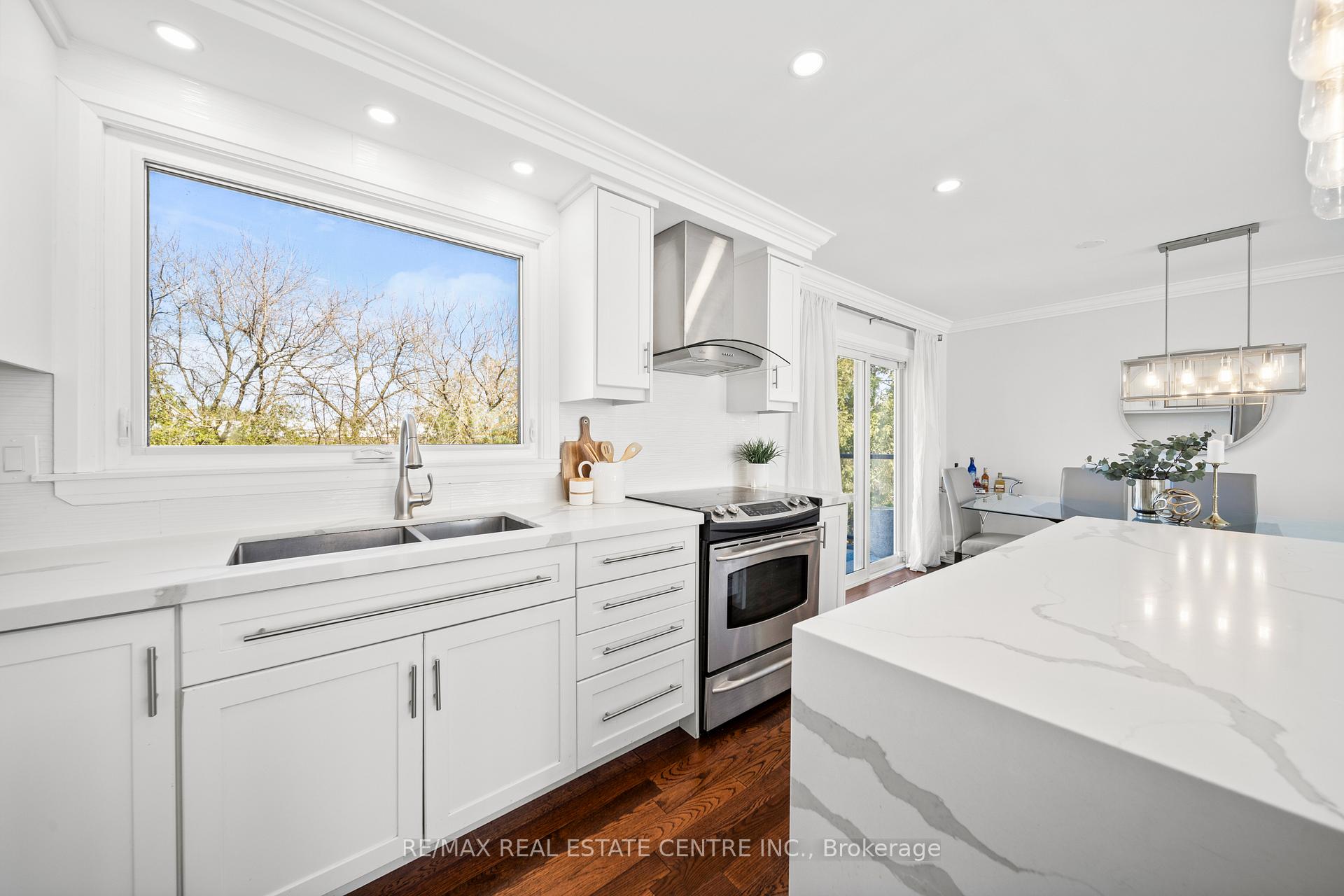 Photo 10 of 454 Sparling Crescent, Burlington, Shoreacres — HOMEH