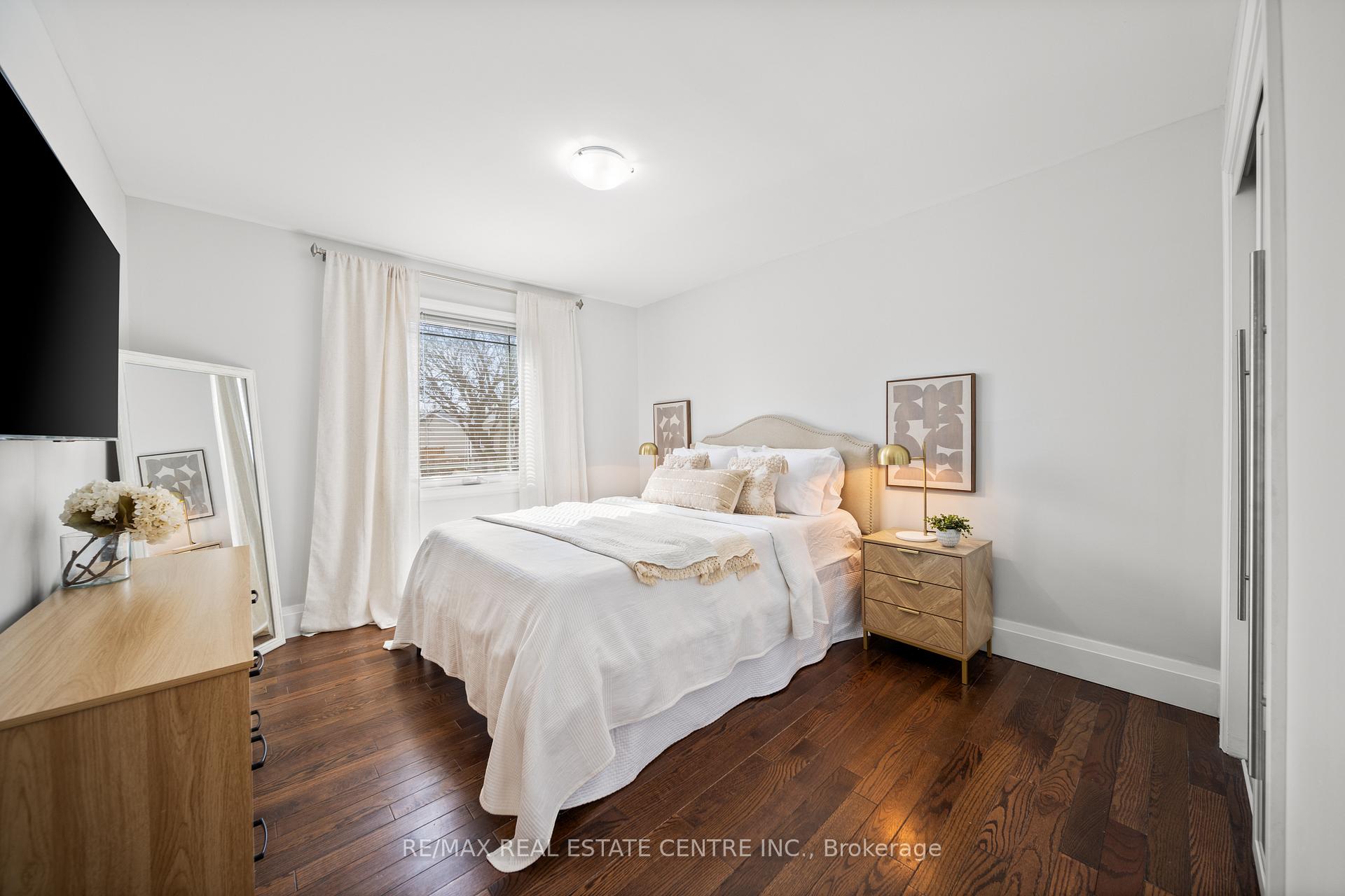 Photo 20 of 454 Sparling Crescent, Burlington, Shoreacres — HOMEH