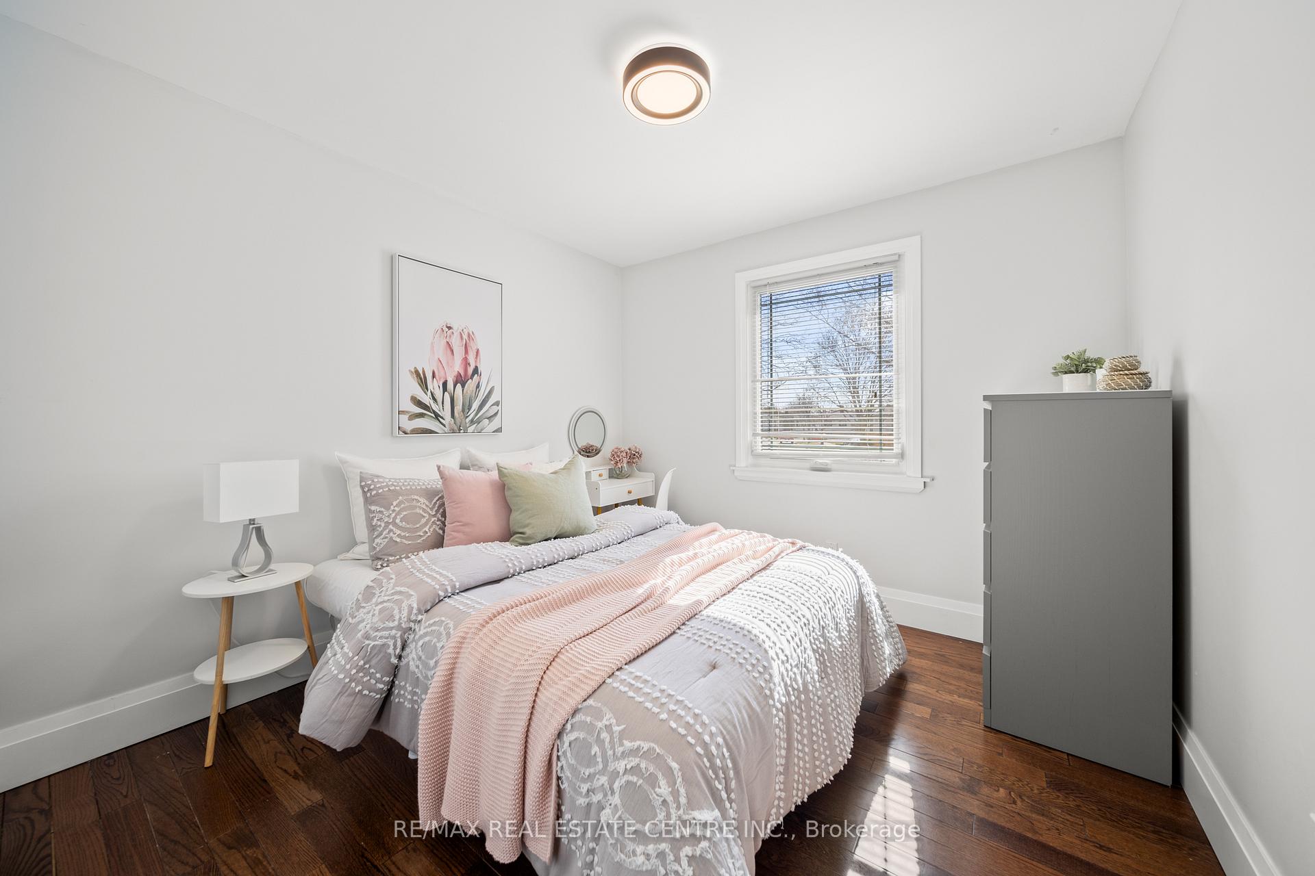 Photo 22 of 454 Sparling Crescent, Burlington, Shoreacres — HOMEH