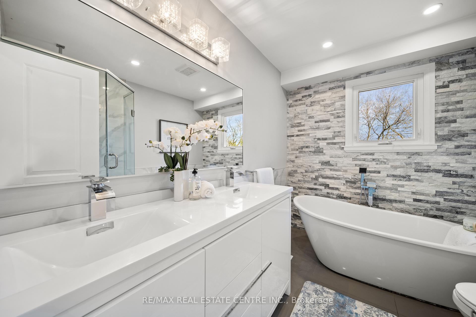 Photo 23 of 454 Sparling Crescent, Burlington, Shoreacres — HOMEH
