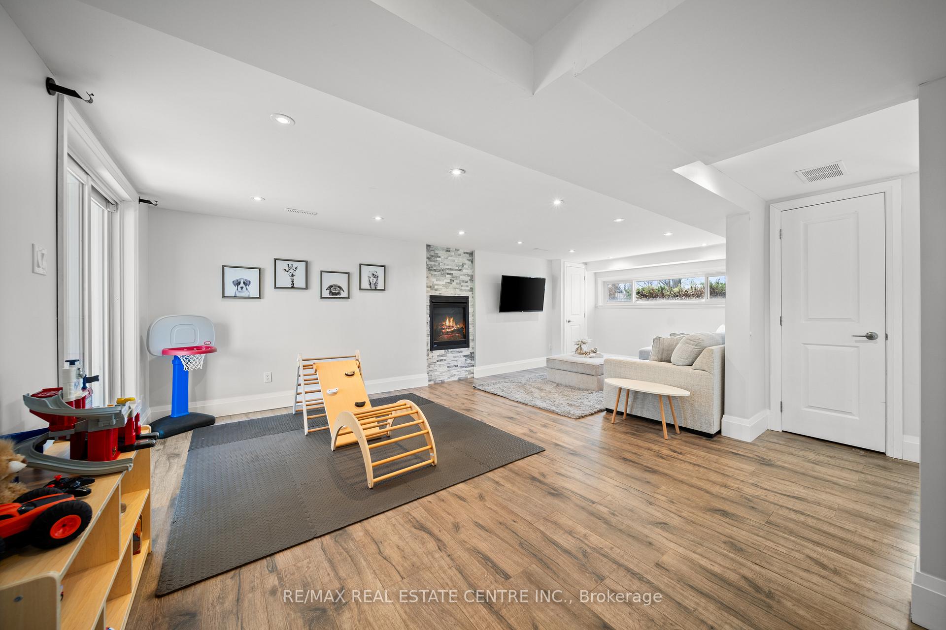 Photo 28 of 454 Sparling Crescent, Burlington, Shoreacres — HOMEH
