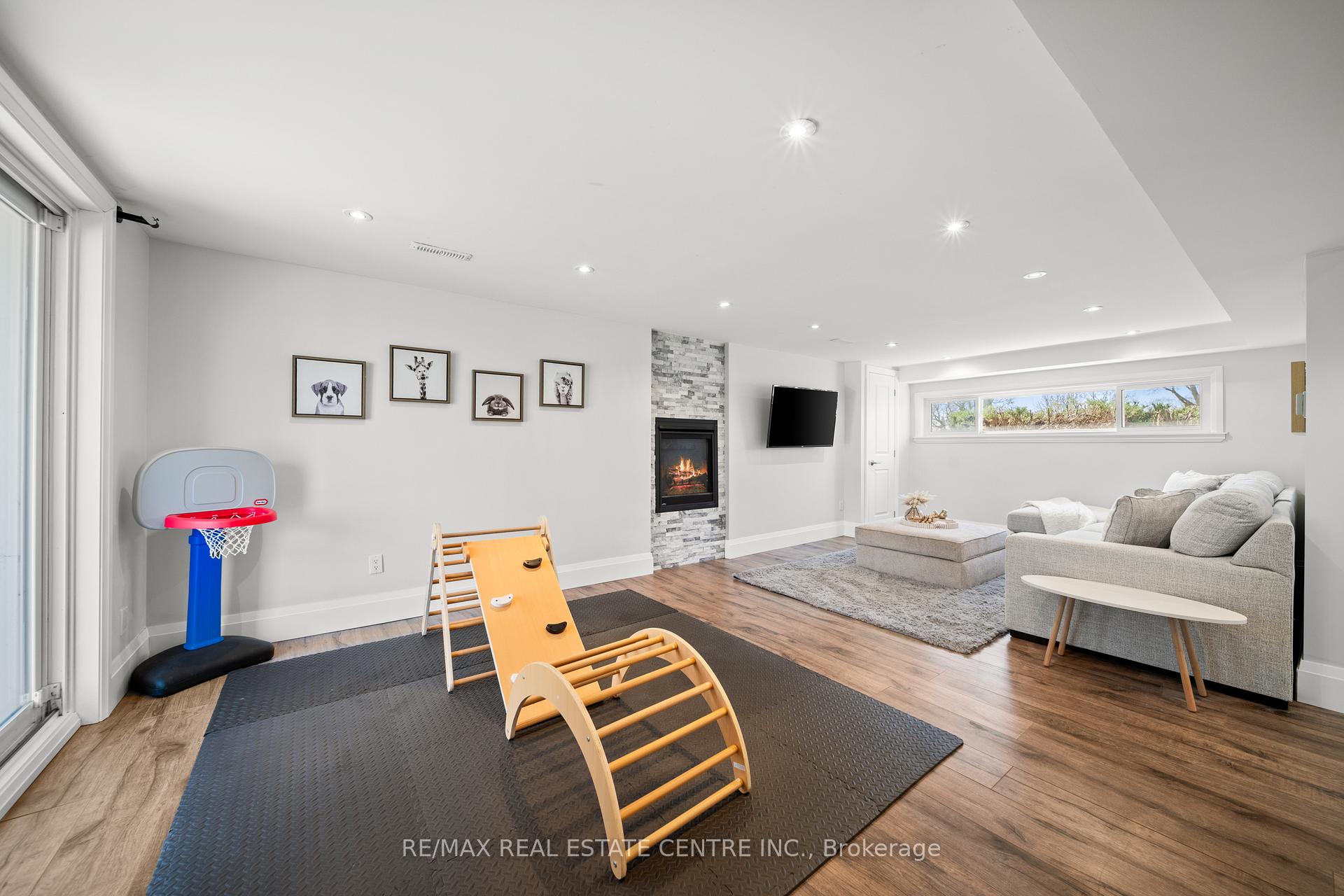 Photo 29 of 454 Sparling Crescent, Burlington, Shoreacres — HOMEH