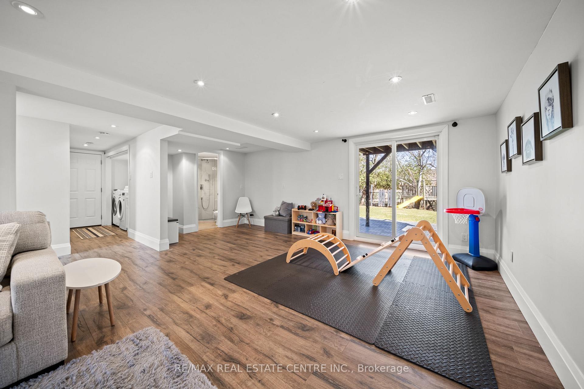 Photo 33 of 454 Sparling Crescent, Burlington, Shoreacres — HOMEH