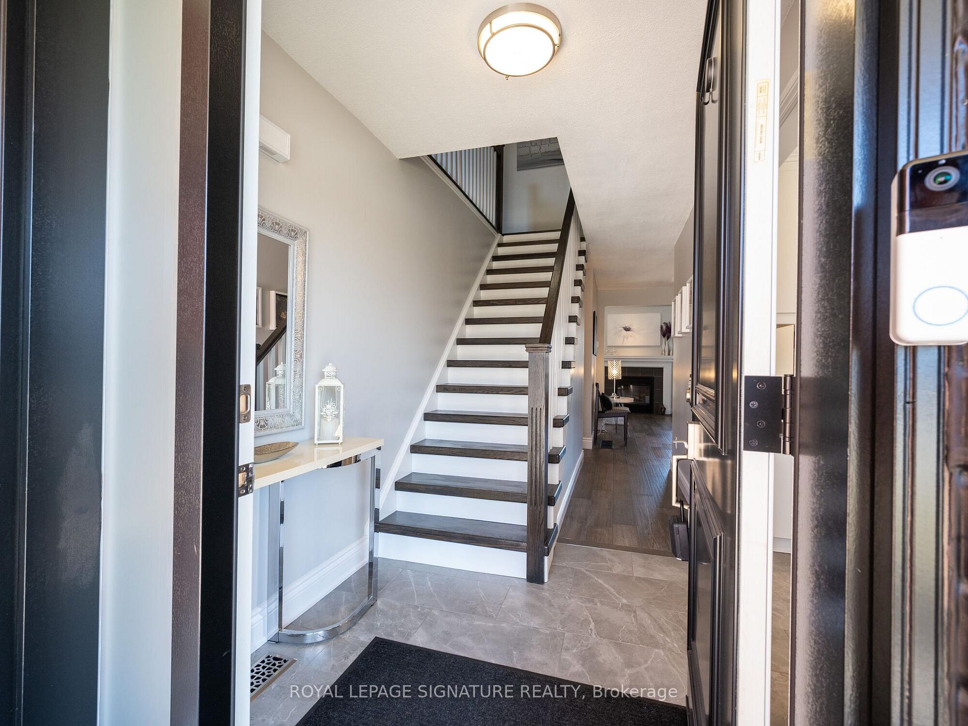 Photo 2 of 2107 Chrisdon Road, Burlington, Headon — HOMEH