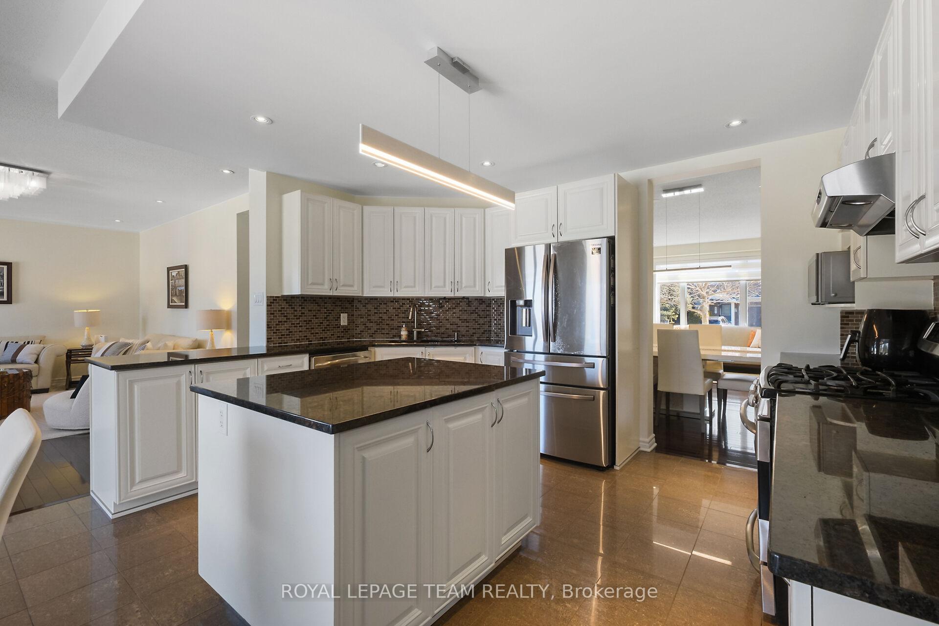 Photo 33 of 808 Clearbrook Drive, Ottawa, Barrhaven - Strandherd — HOMEH