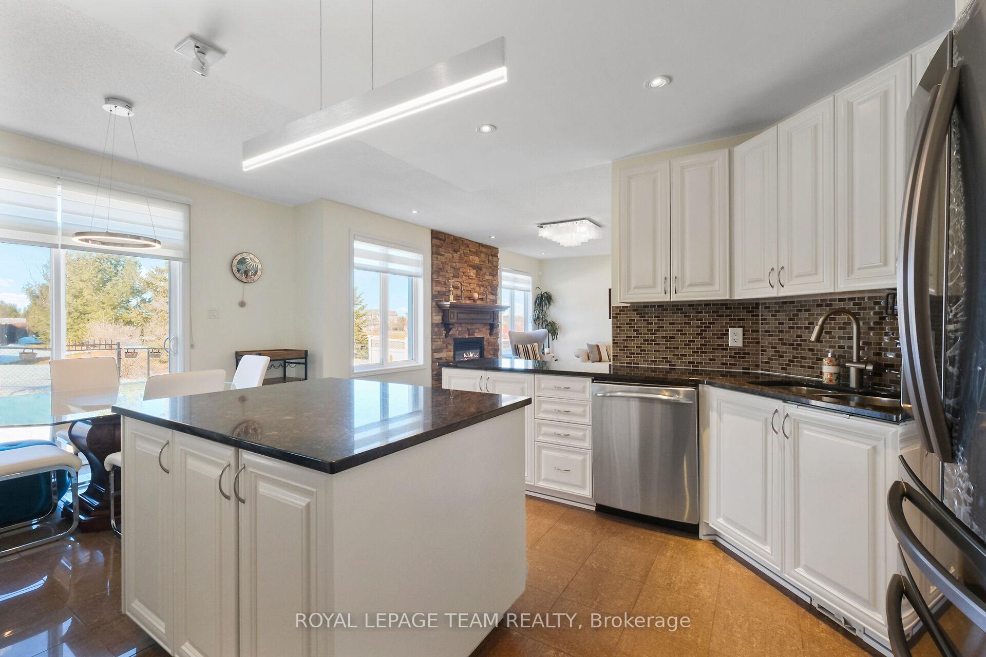 Photo 34 of 808 Clearbrook Drive, Ottawa, Barrhaven - Strandherd — HOMEH