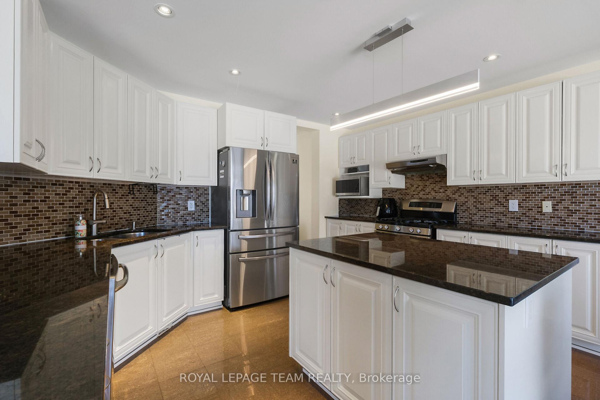 Photo 35 of 808 Clearbrook Drive, Ottawa, Barrhaven - Strandherd — HOMEH