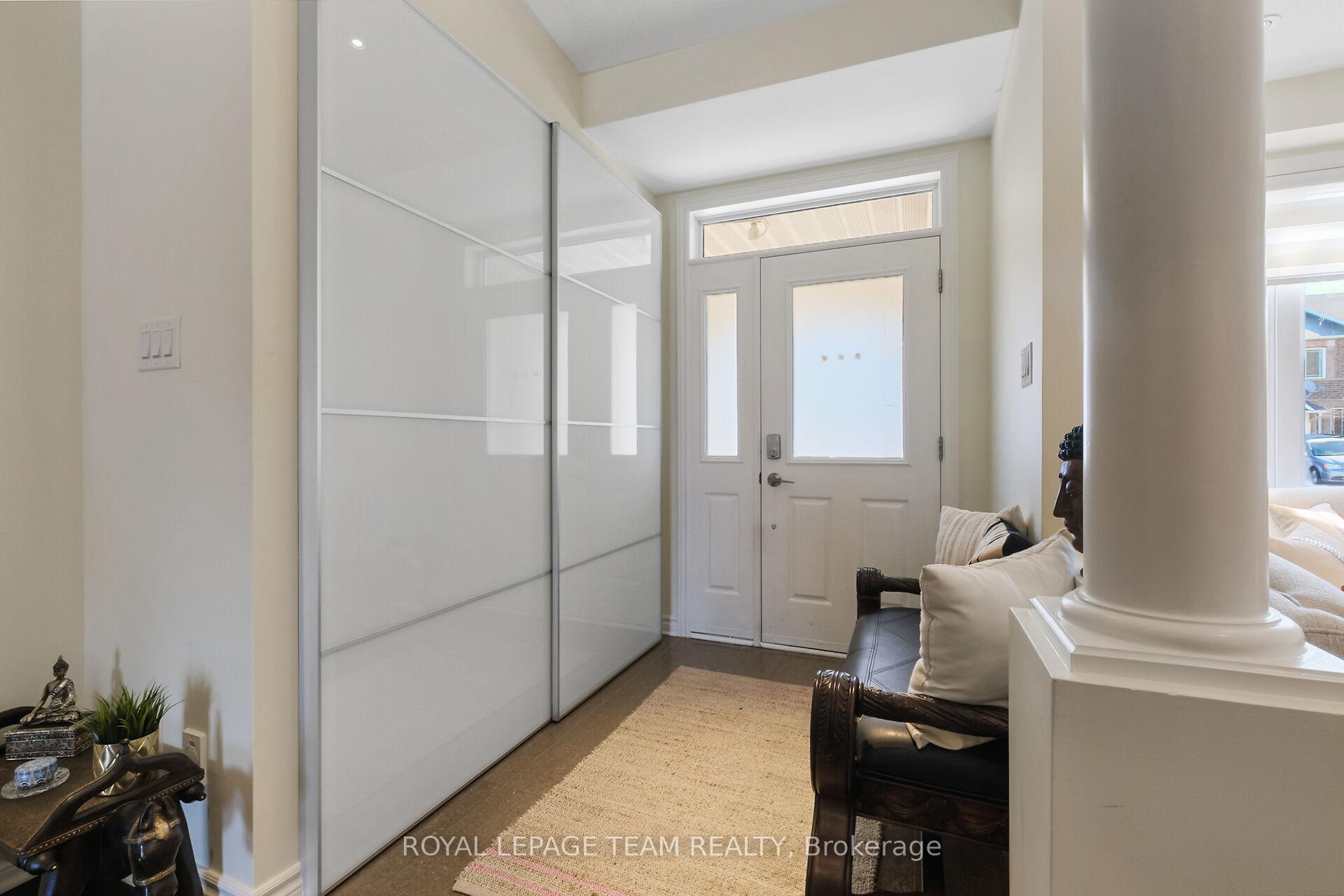 Photo 5 of 808 Clearbrook Drive, Ottawa, Barrhaven - Strandherd — HOMEH