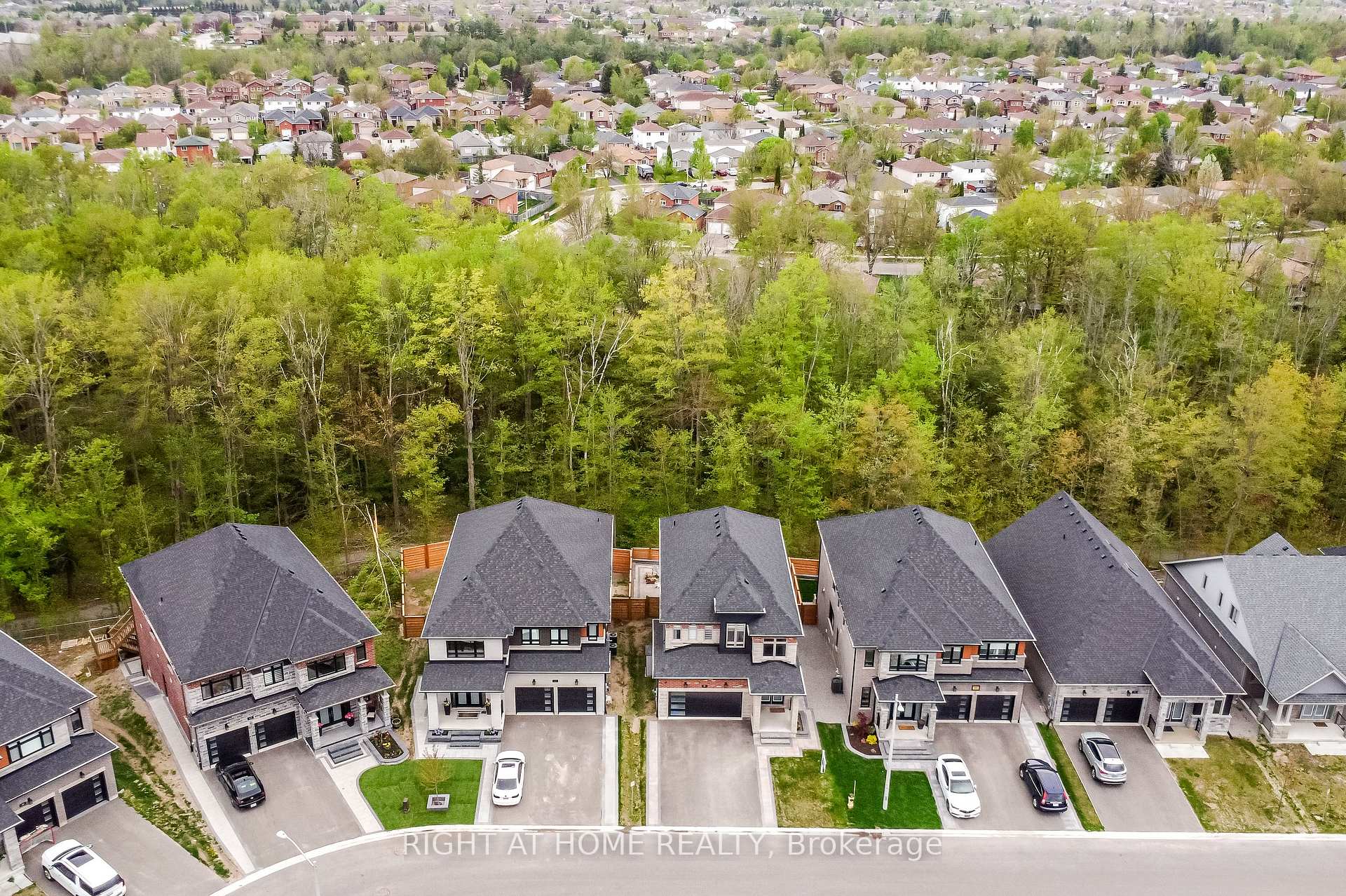 Photo 2 of 51 Franklin Trail, Barrie, Rural Barrie Southwest — HOMEH