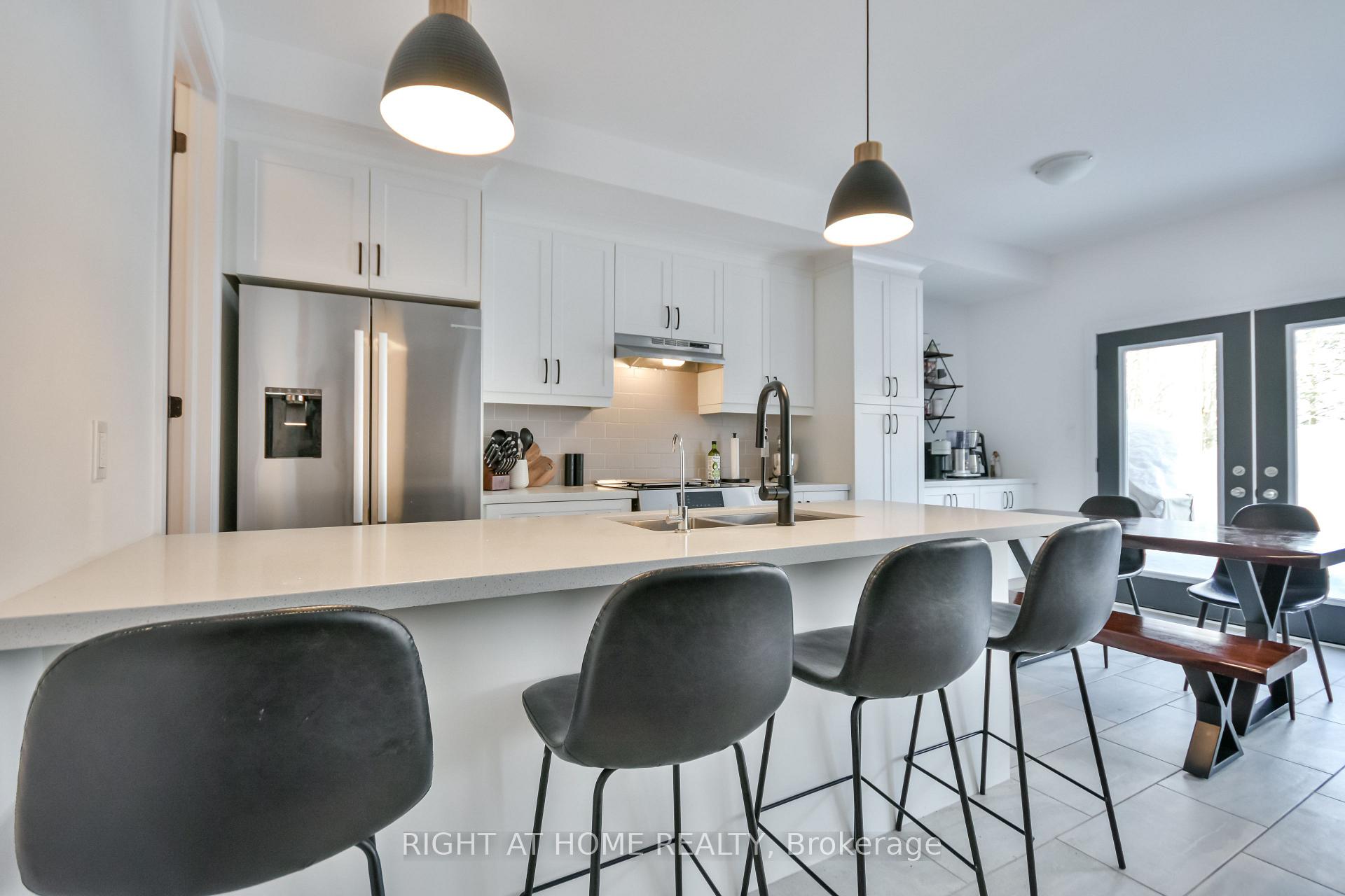 Photo 8 of 51 Franklin Trail, Barrie, Rural Barrie Southwest — HOMEH