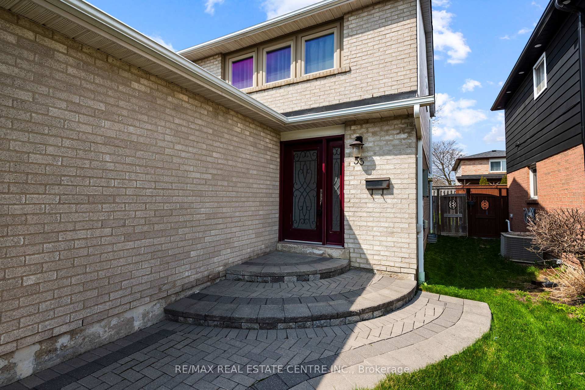 Photo 7 of 53 Martindale Crescent, Brampton, Brampton West — HOMEH