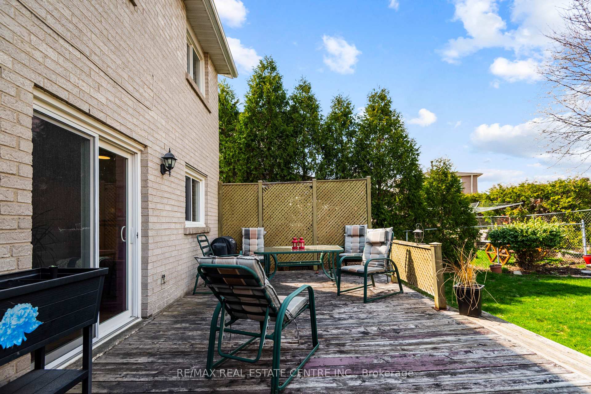 Photo 3 of 53 Martindale Crescent, Brampton, Brampton West — HOMEH