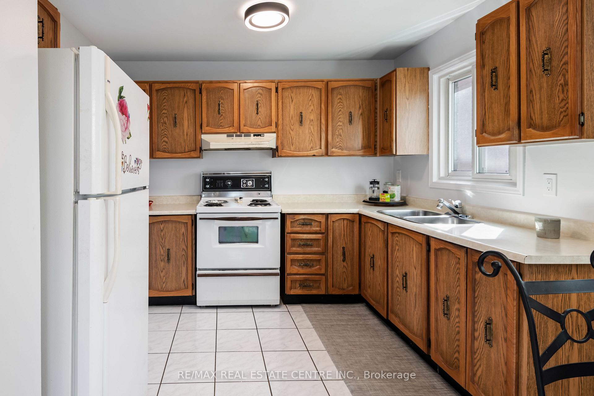 Photo 15 of 53 Martindale Crescent, Brampton, Brampton West — HOMEH