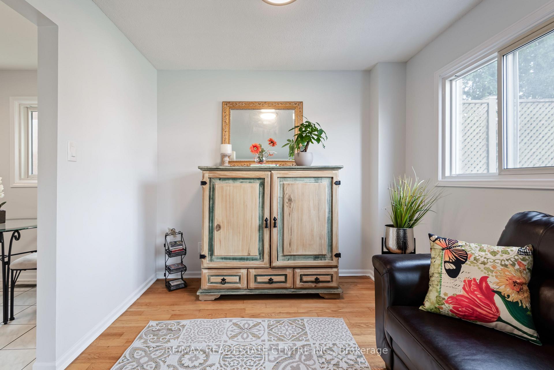 Photo 10 of 53 Martindale Crescent, Brampton, Brampton West — HOMEH