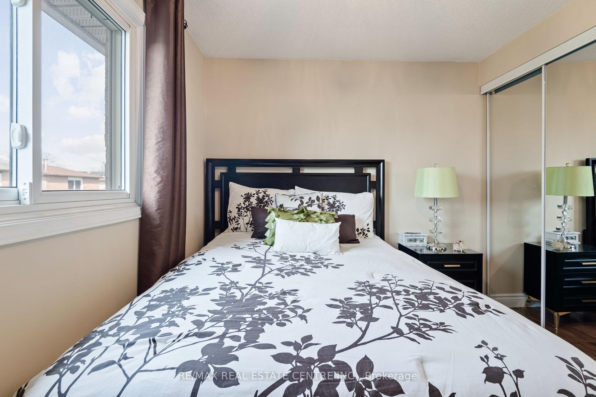 Photo 33 of 53 Martindale Crescent, Brampton, Brampton West — HOMEH