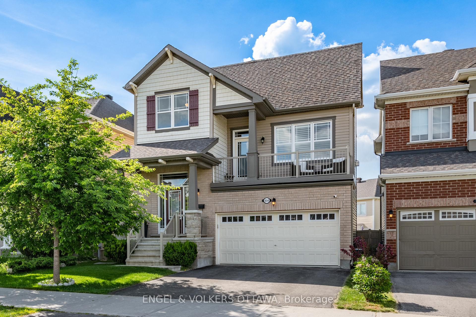 Front of 654 Dundonald Drive