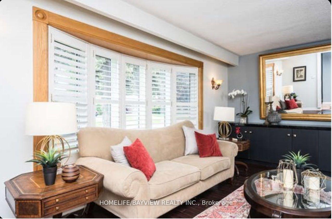 Photo 2 of 6 Devins(Main Floor) Drive, Aurora, Aurora Heights — HOMEH
