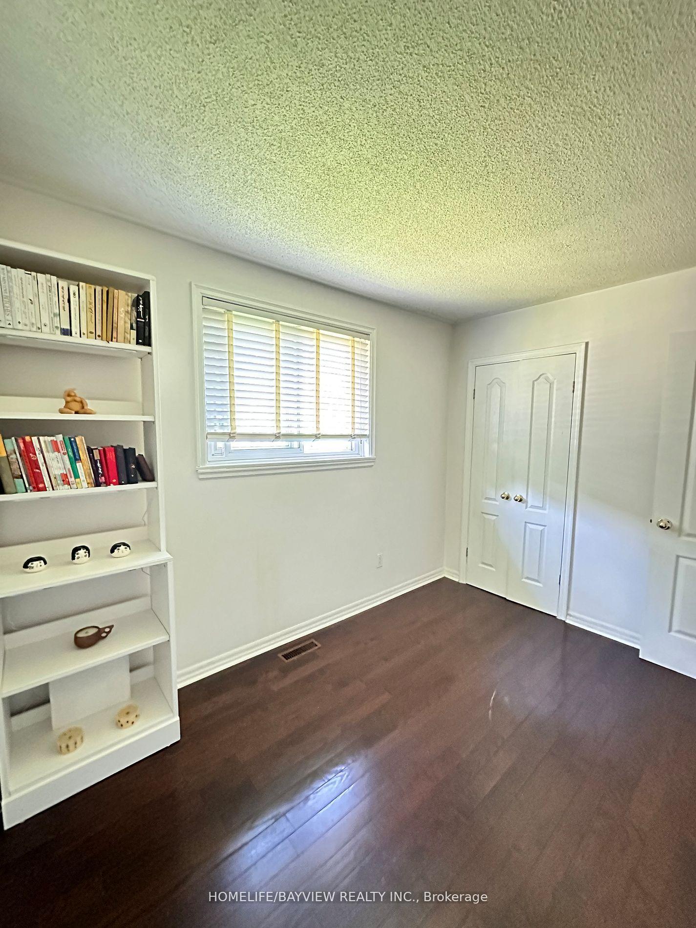 Photo 11 of 6 Devins(Main Floor) Drive, Aurora, Aurora Heights — HOMEH