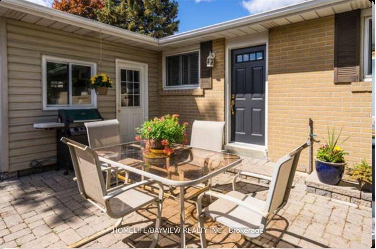 Photo 12 of 6 Devins(Main Floor) Drive, Aurora, Aurora Heights — HOMEH