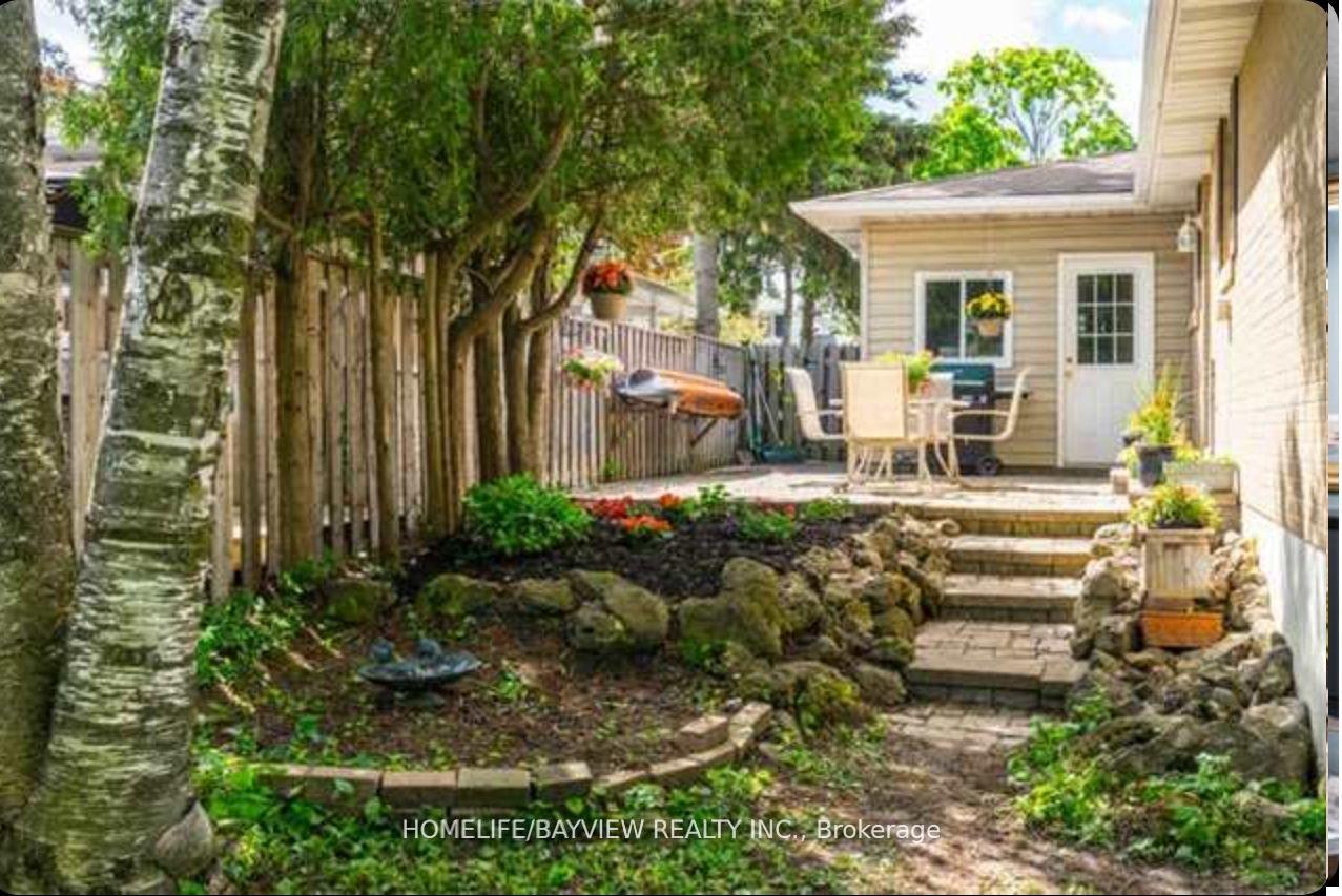 Photo 10 of 6 Devins(Main Floor) Drive, Aurora, Aurora Heights — HOMEH