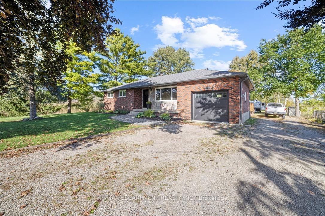 Photo 3 of 986 Westover Road, Hamilton, Rural Flamborough — HOMEH