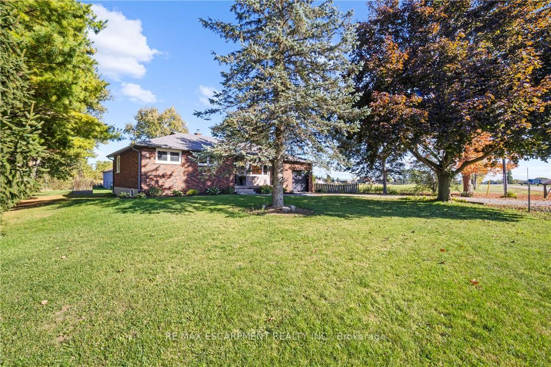 Photo 4 of 986 Westover Road, Hamilton, Rural Flamborough — HOMEH