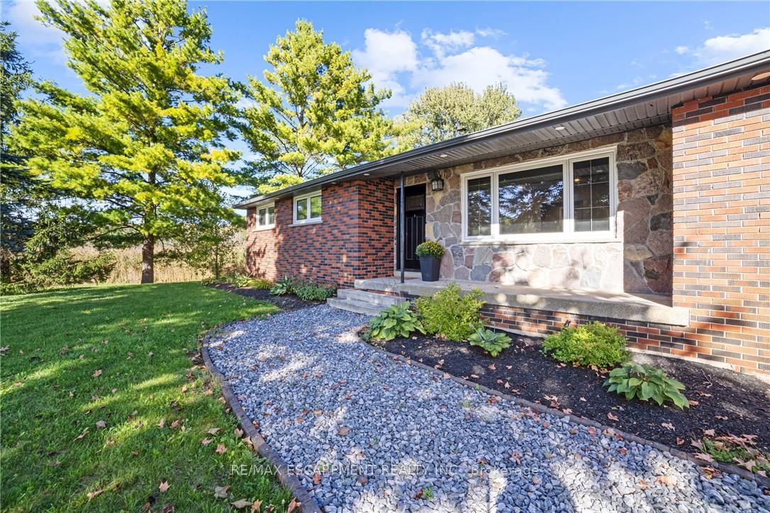 Photo 5 of 986 Westover Road, Hamilton, Rural Flamborough — HOMEH
